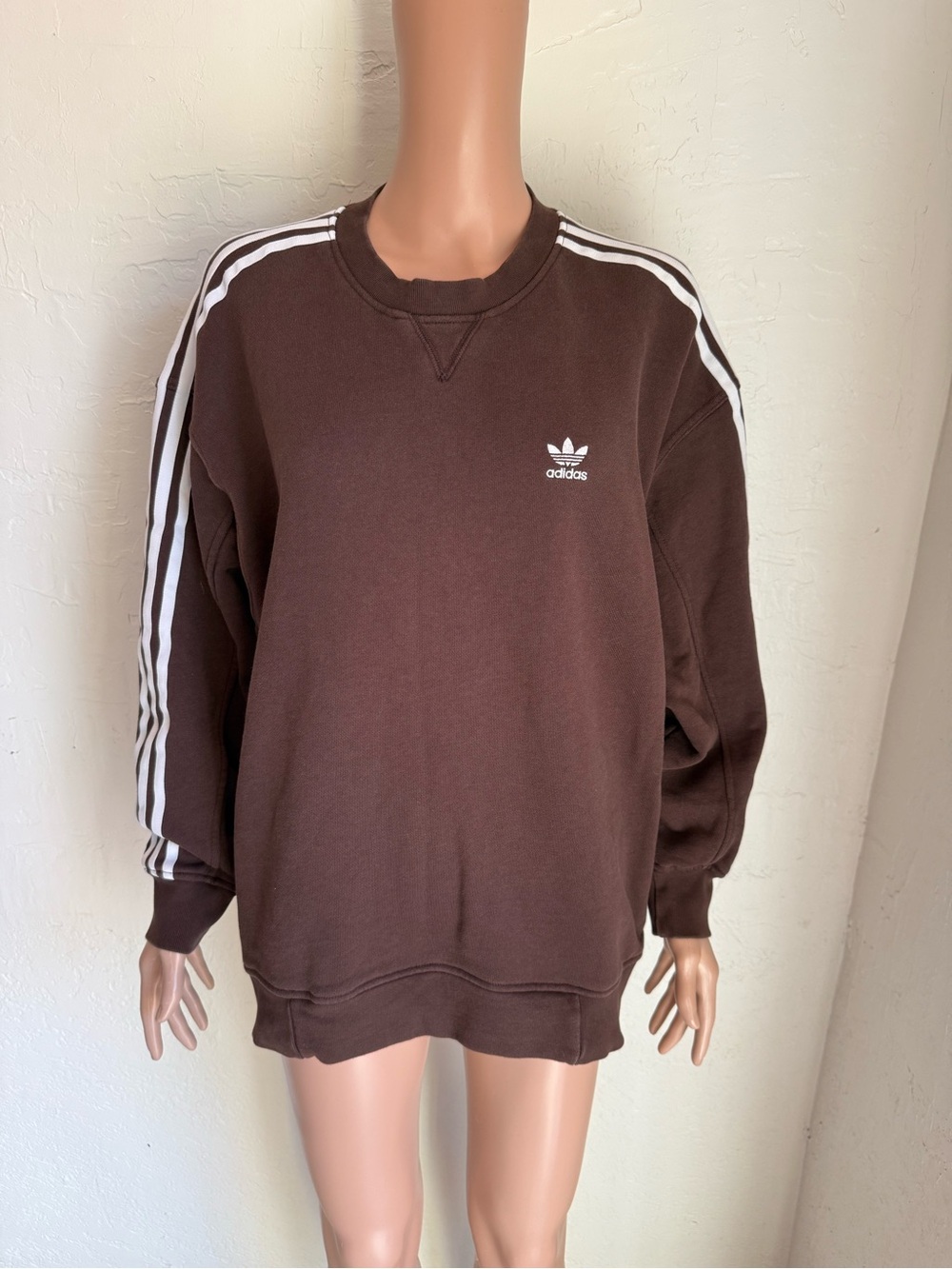 adidas Brown 3 Stripes Crewneck Sweatshirt Activewear Women’s Size XS Relaxed